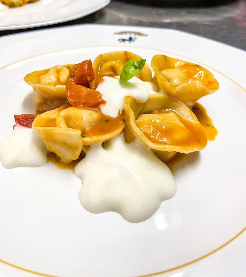 פלטרה Hotel Ristorante Sagittario מראה חיצוני תמונה