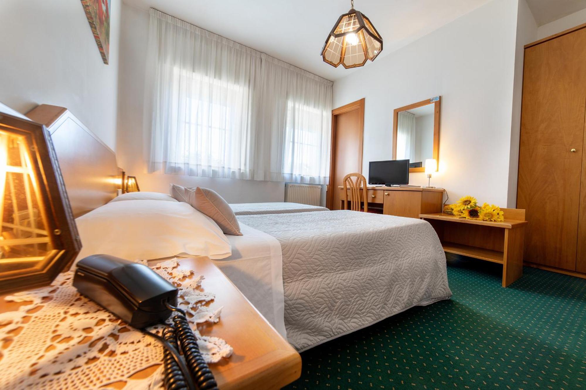 פלטרה Hotel Ristorante Sagittario מראה חיצוני תמונה